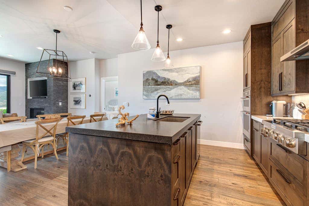 Stunning View, Family Fun and Steps from Deer Valleys New East Village