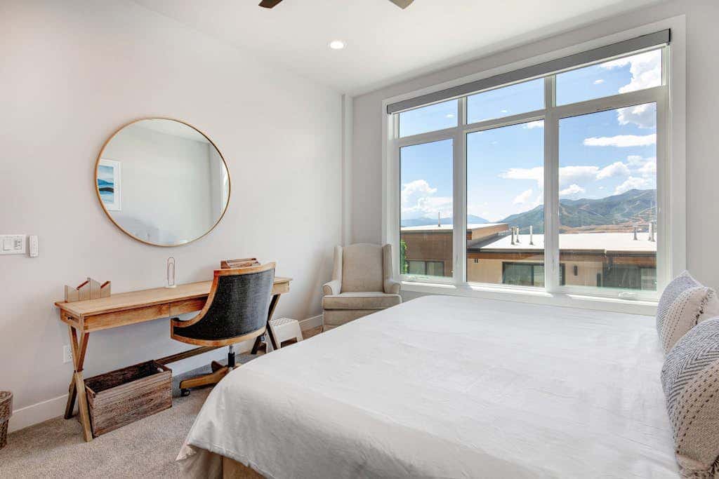 Stunning View, Family Fun and Steps from Deer Valleys New East Village