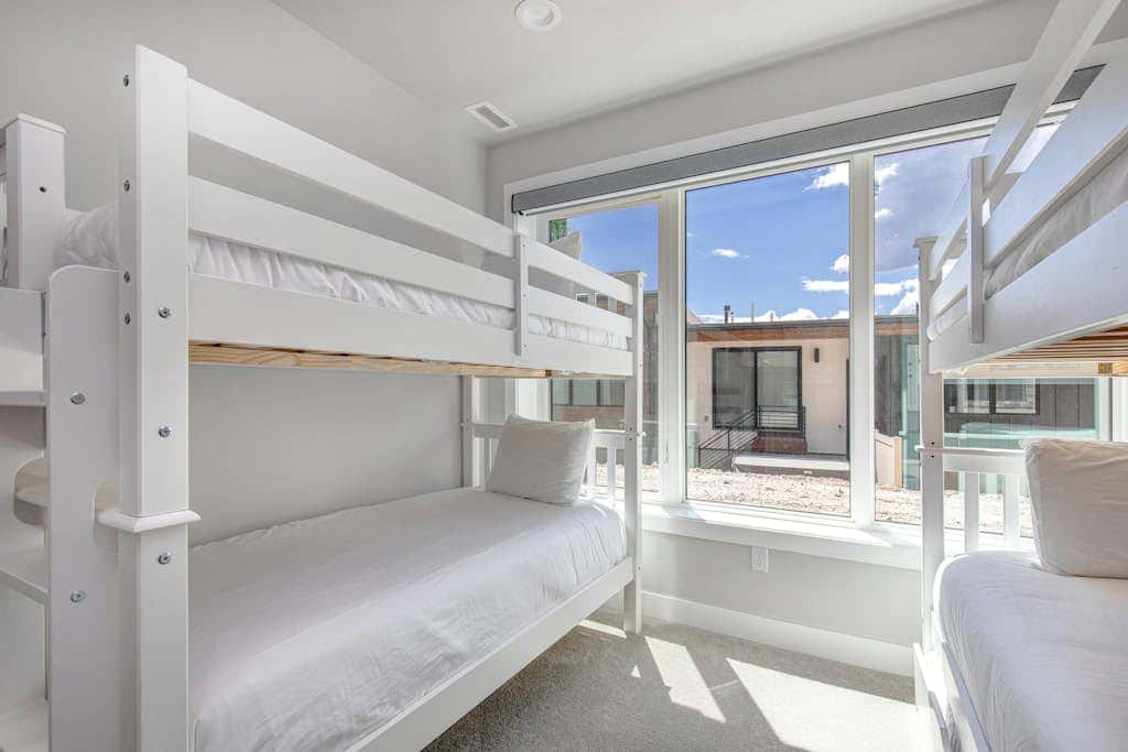 Stunning View, Family Fun and Steps from Deer Valleys New East Village