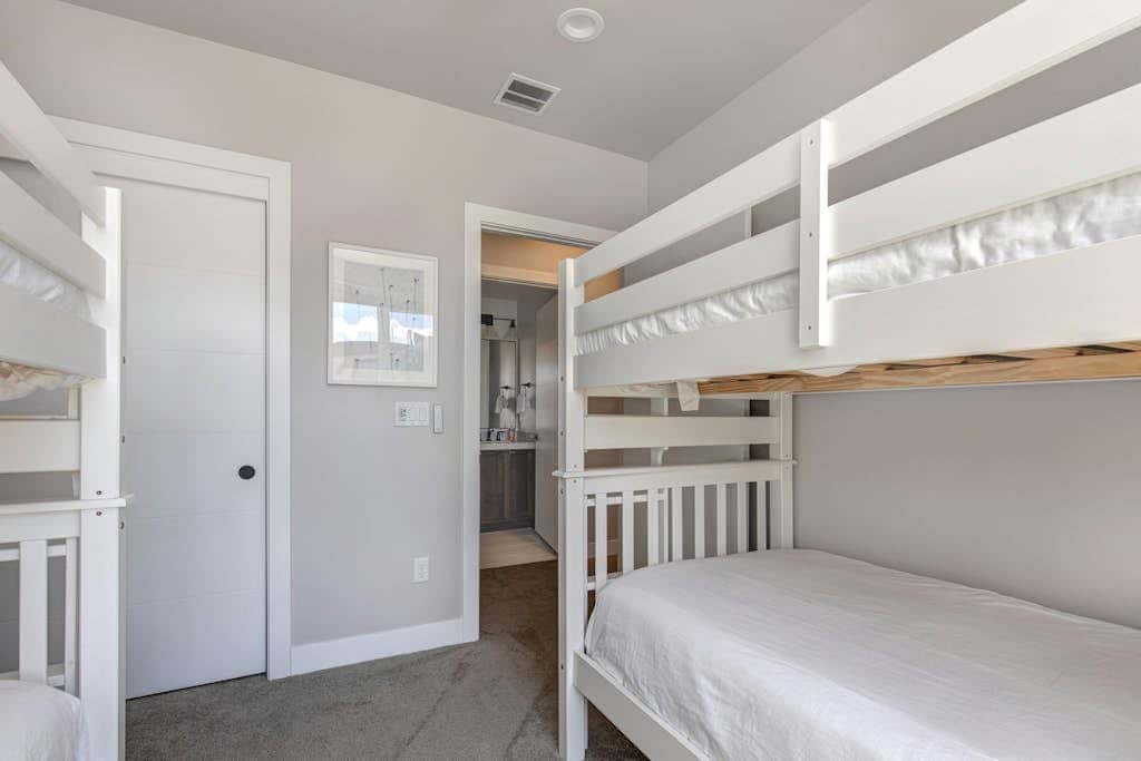 Stunning View, Family Fun and Steps from Deer Valleys New East Village