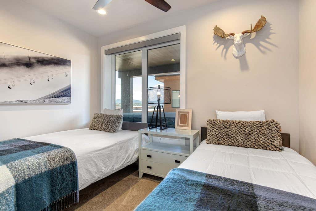 Stunning View, Family Fun and Steps from Deer Valleys New East Village