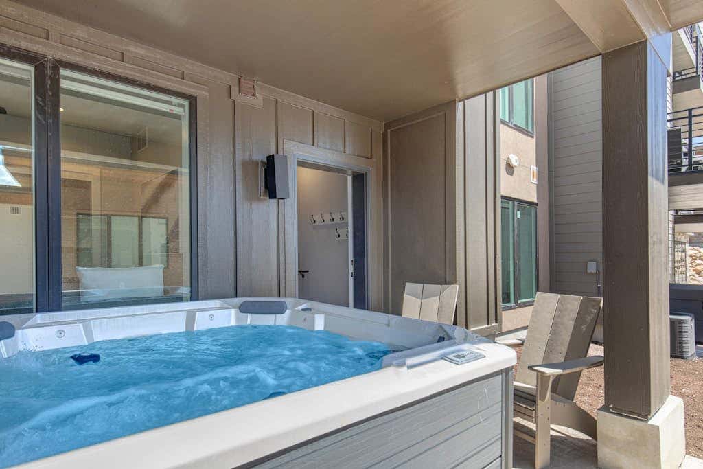 Stunning View, Family Fun and Steps from Deer Valleys New East Village