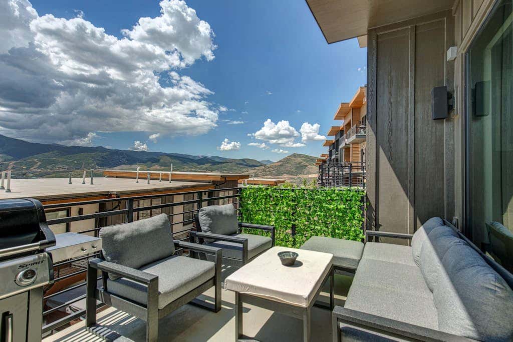 Stunning View, Family Fun and Steps from Deer Valleys New East Village