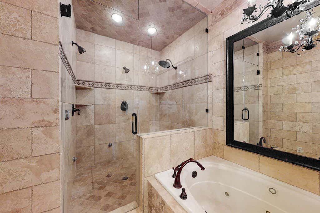 Exquisite mountainside townhome with 12-seat hot tub, lake views & pool table