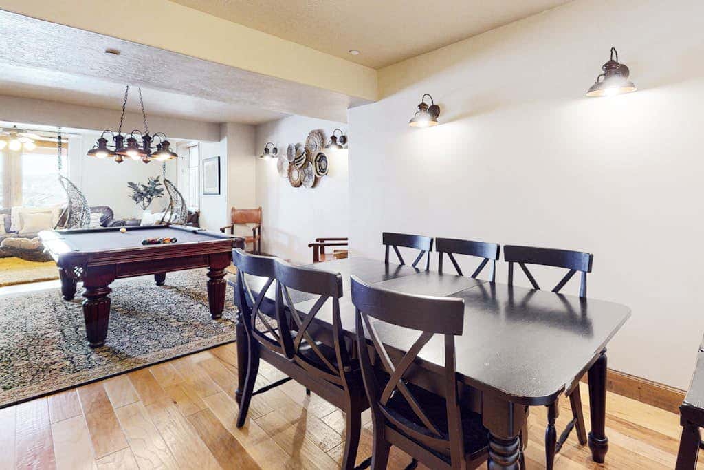 Exquisite mountainside townhome with 12-seat hot tub, lake views & pool table
