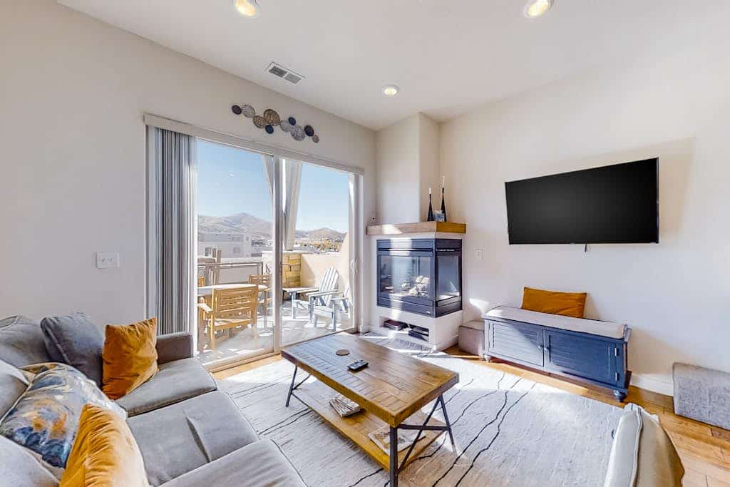 Newpark Terrace Gem with  Private Hot Tub, Fireplace & Mountain Views - Walk to Dining, Shops & Olympic Park