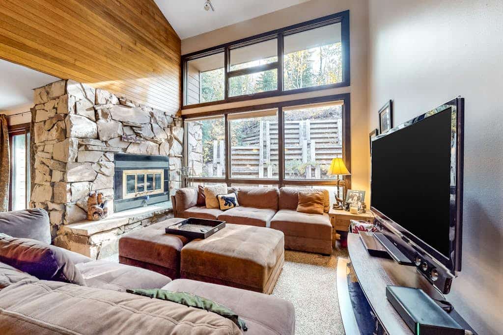 Lower Deer Valley Townhome Close to the Slopes with  Patio, Valley View & Free WiFi