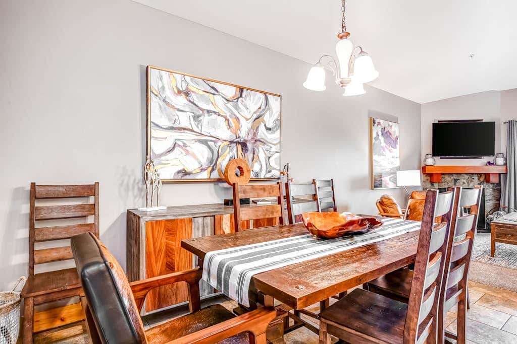 Ski view condo with fast WiFi, private grill, easy ski access, pool, & hot tub