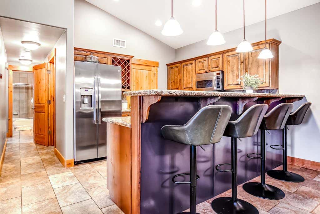 Ski view condo with fast WiFi, private grill, easy ski access, pool, & hot tub