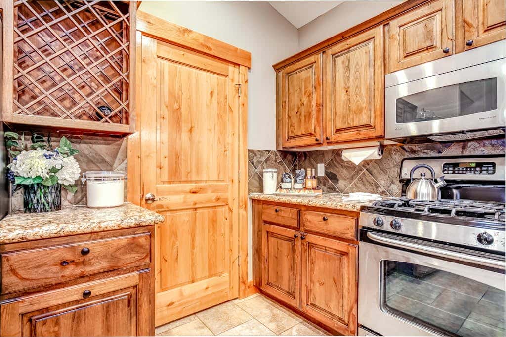 Ski view condo with fast WiFi, private grill, easy ski access, pool, & hot tub