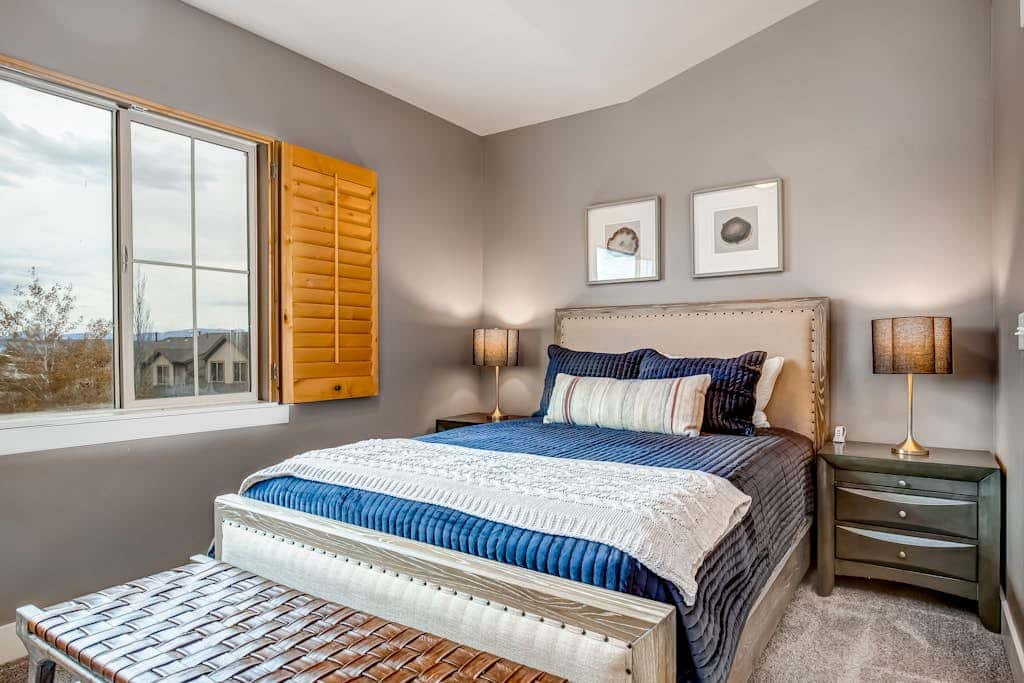 Ski view condo with fast WiFi, private grill, easy ski access, pool, & hot tub