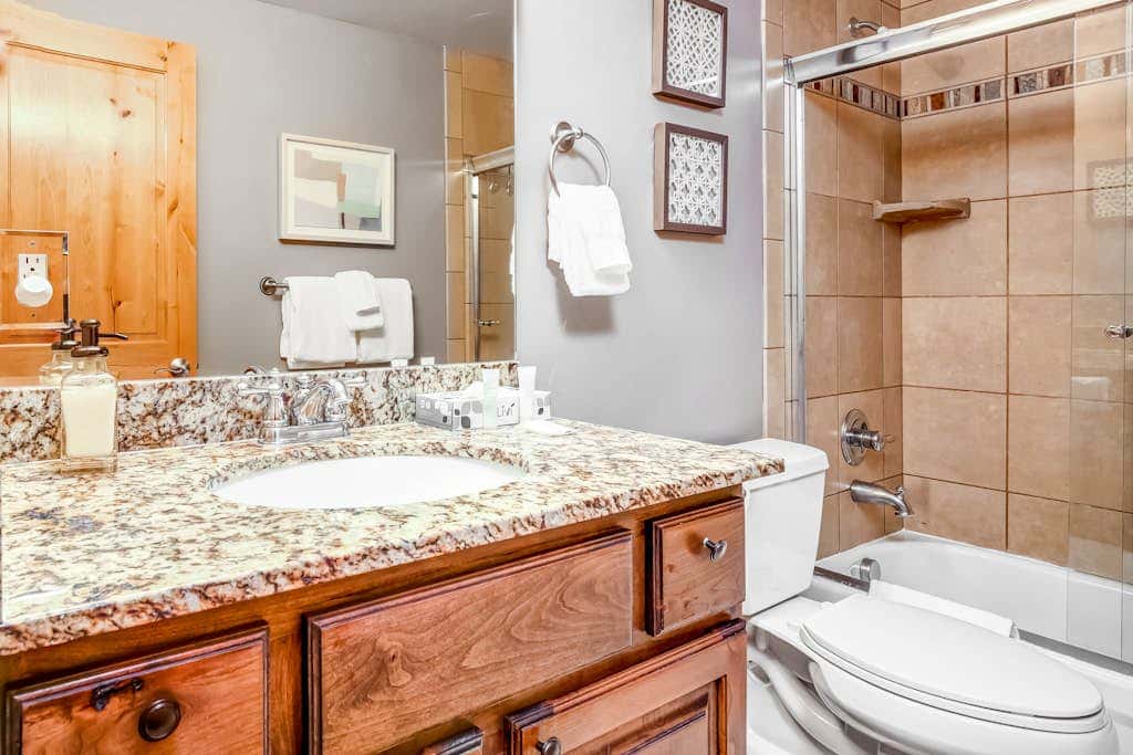 Ski view condo with fast WiFi, private grill, easy ski access, pool, & hot tub