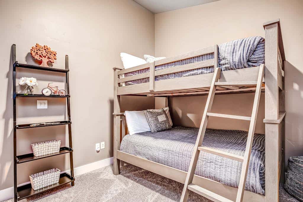 Ski view condo with fast WiFi, private grill, easy ski access, pool, & hot tub