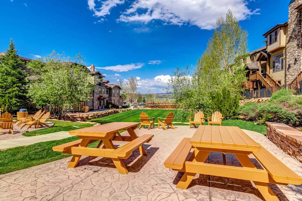 Ski view condo with fast WiFi, private grill, easy ski access, pool, & hot tub