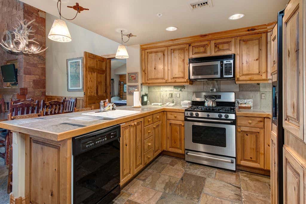 Stunning view condo with fireplace & close to everything
