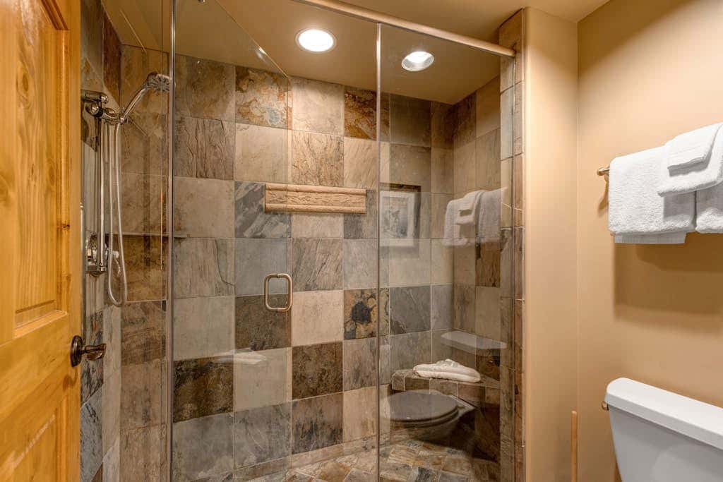 Stunning view condo with fireplace & close to everything