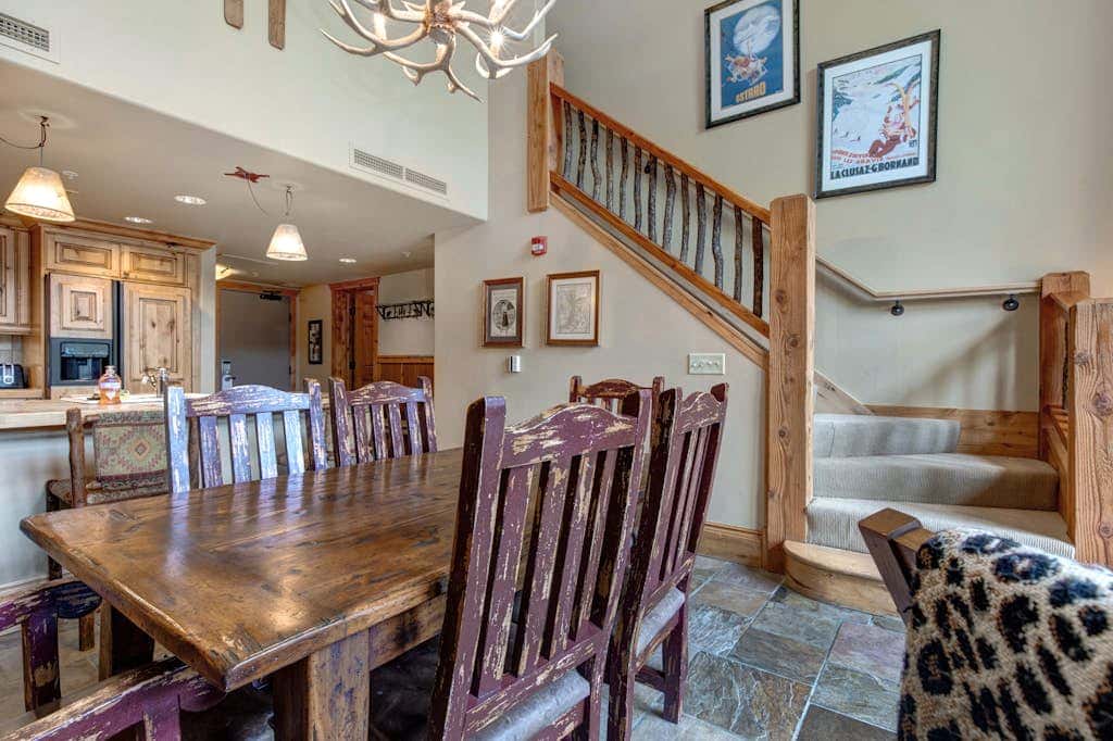 Stunning view condo with fireplace & close to everything
