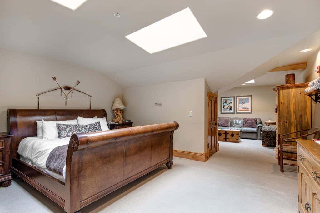 Stunning view condo with fireplace & close to everything