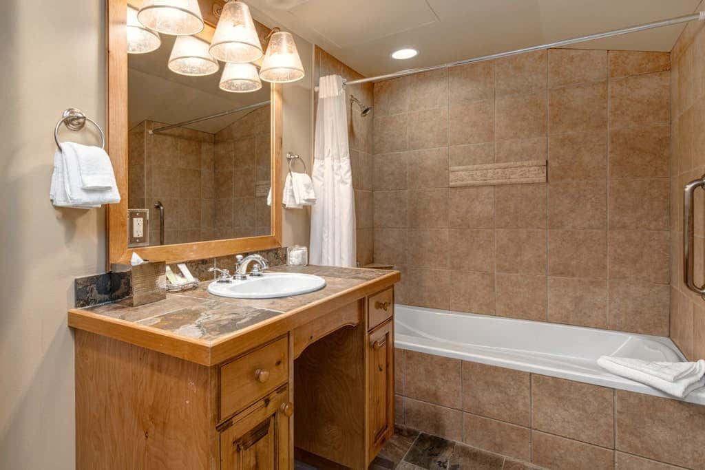 Stunning view condo with fireplace & close to everything