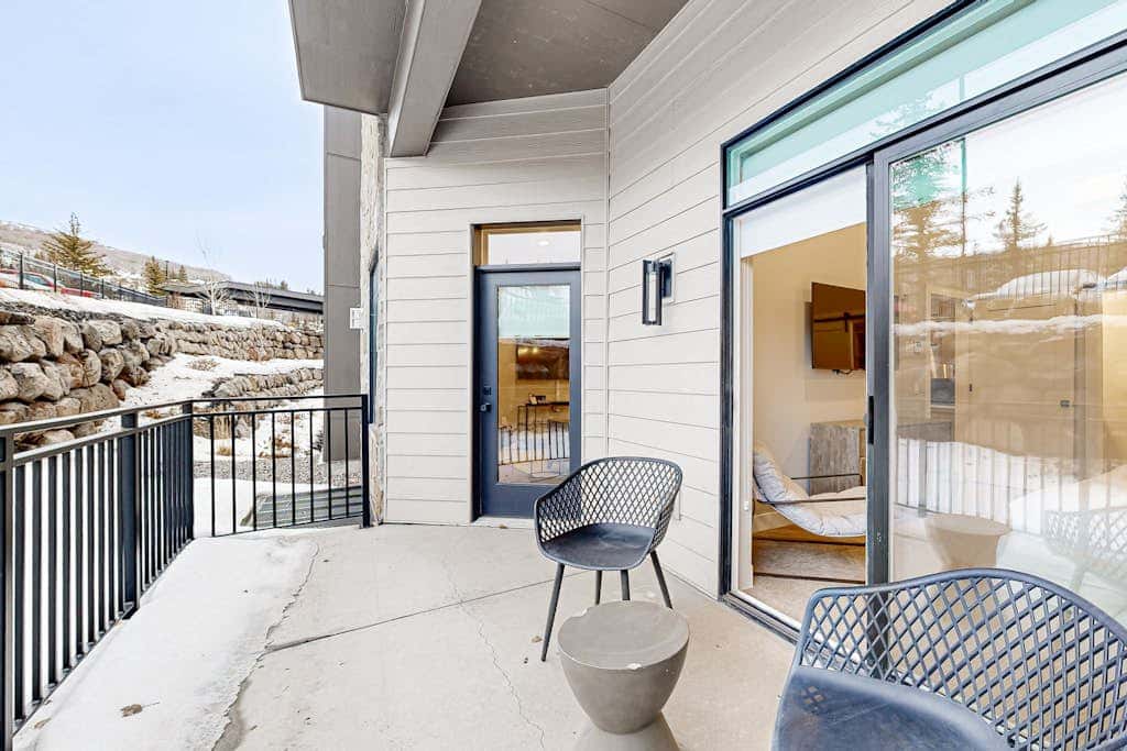 Modern resort condo with pool, hot tub + shuttle service