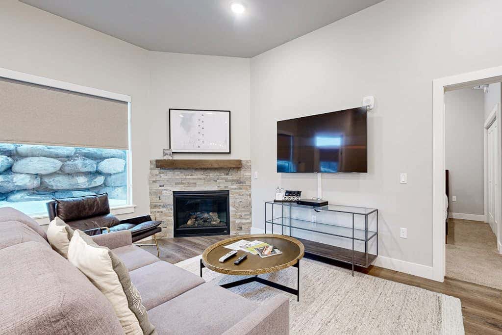 Modern resort condo with pool, hot tub + shuttle service
