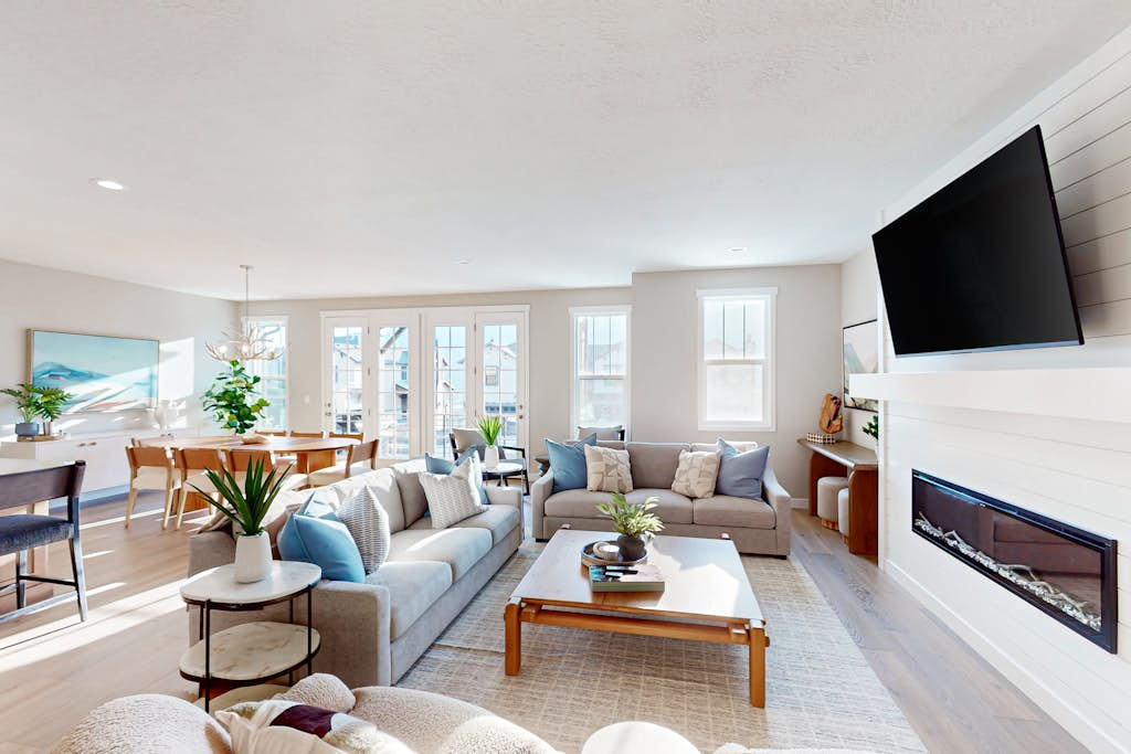 Bright Spacious & Modern Condo with fireplace and gas grill