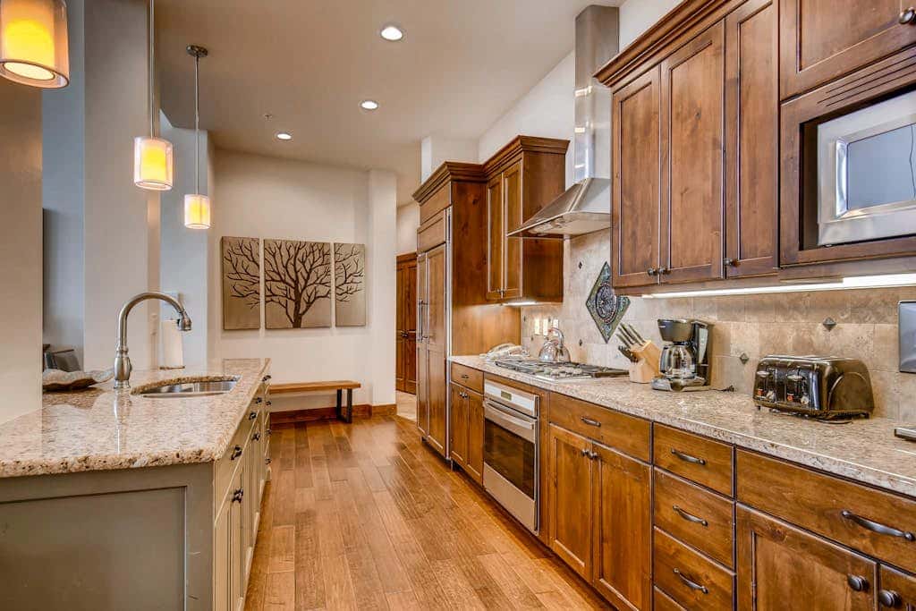 Stunning ski-in/ski-out penthouse w/ shared pool, hot tub, sauna & gym