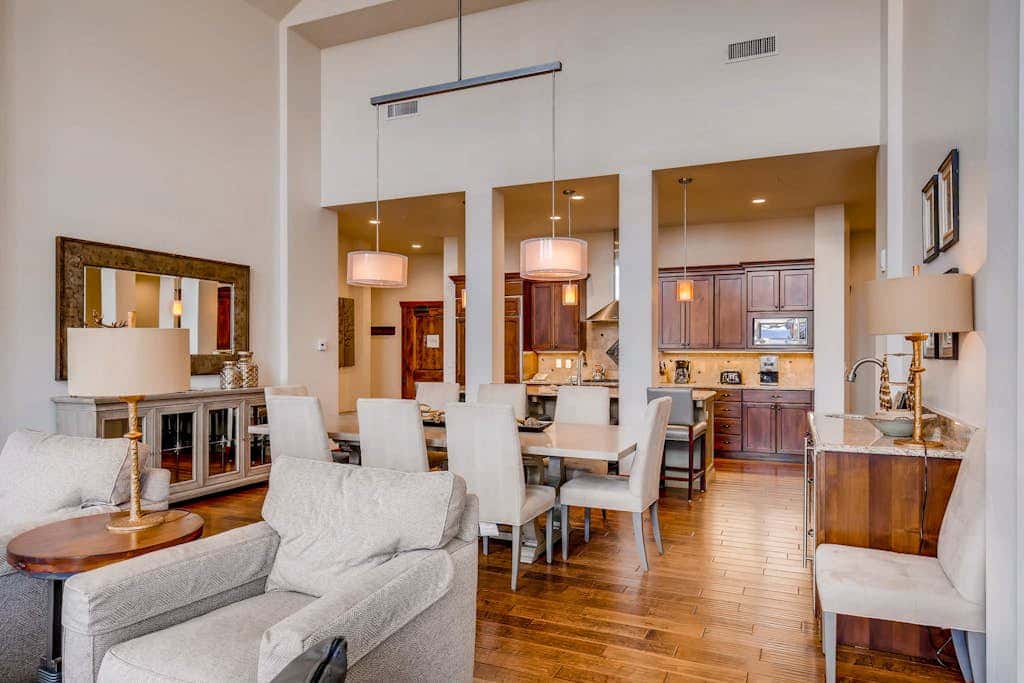 Stunning ski-in/ski-out penthouse w/ shared pool, hot tub, sauna & gym