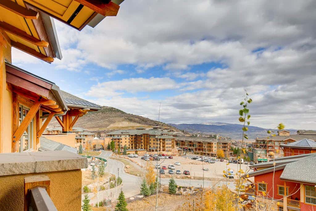 Stunning ski-in/ski-out penthouse w/ shared pool, hot tub, sauna & gym