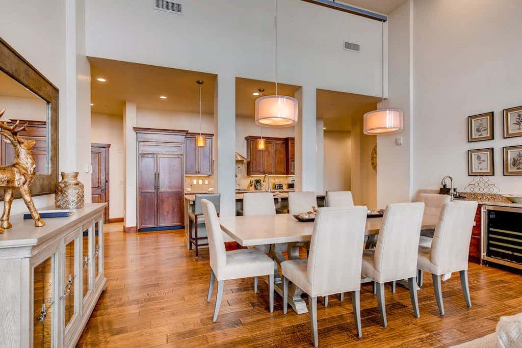 Stunning ski-in/ski-out penthouse w/ shared pool, hot tub, sauna & gym
