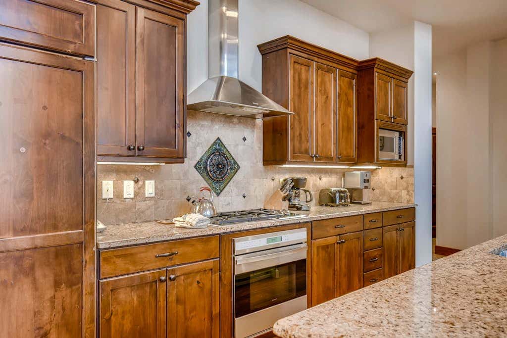 Stunning ski-in/ski-out penthouse w/ shared pool, hot tub, sauna & gym