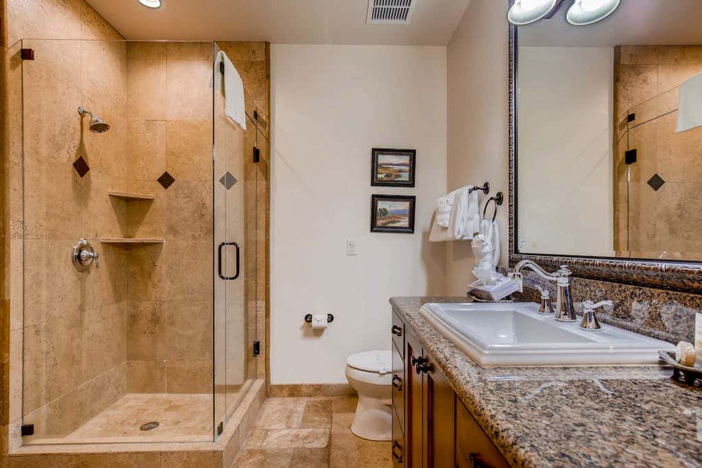 Stunning ski-in/ski-out penthouse w/ shared pool, hot tub, sauna & gym