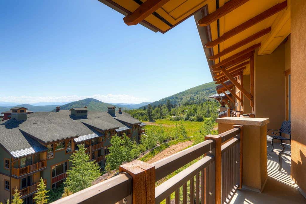 Stunning ski-in/ski-out penthouse w/ shared pool, hot tub, sauna & gym