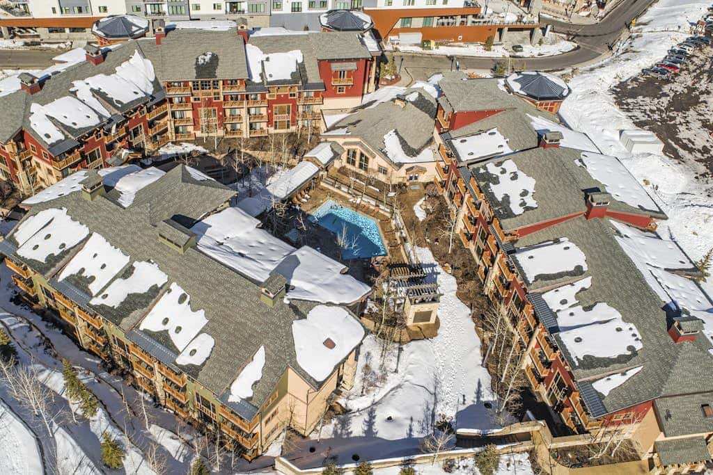 Stunning ski-in/ski-out penthouse w/ shared pool, hot tub, sauna & gym