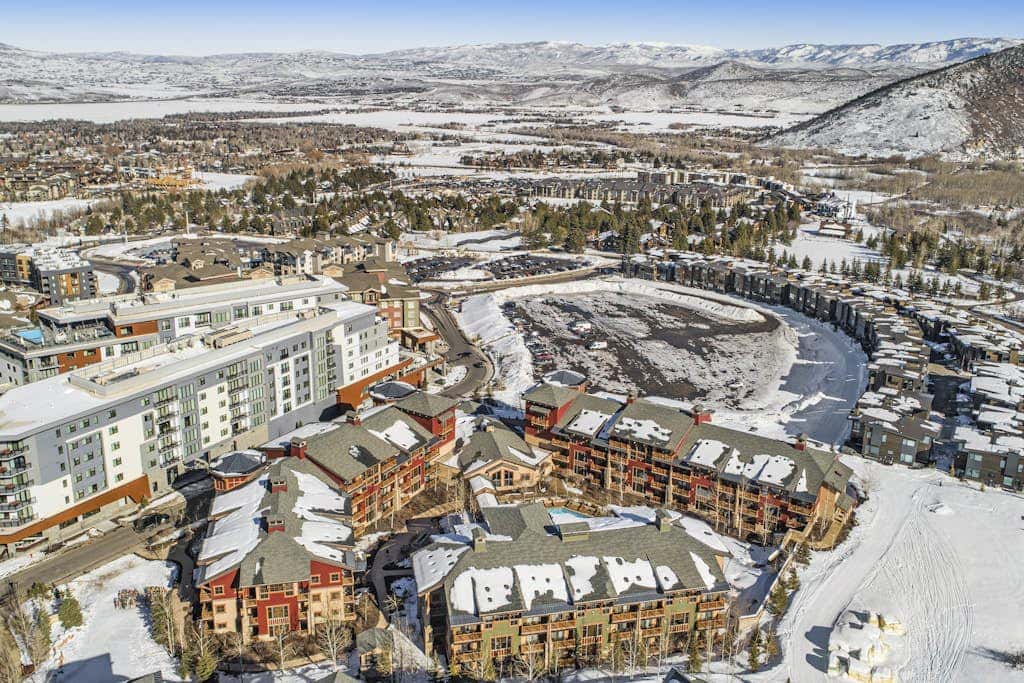 Stunning ski-in/ski-out penthouse w/ shared pool, hot tub, sauna & gym