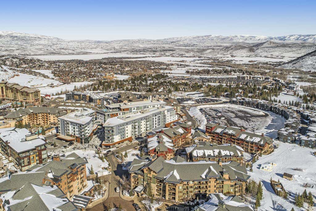 Stunning ski-in/ski-out penthouse w/ shared pool, hot tub, sauna & gym
