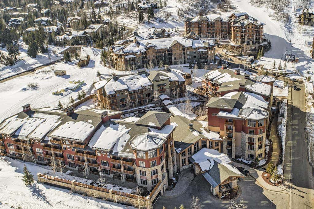 Stunning ski-in/ski-out penthouse w/ shared pool, hot tub, sauna & gym