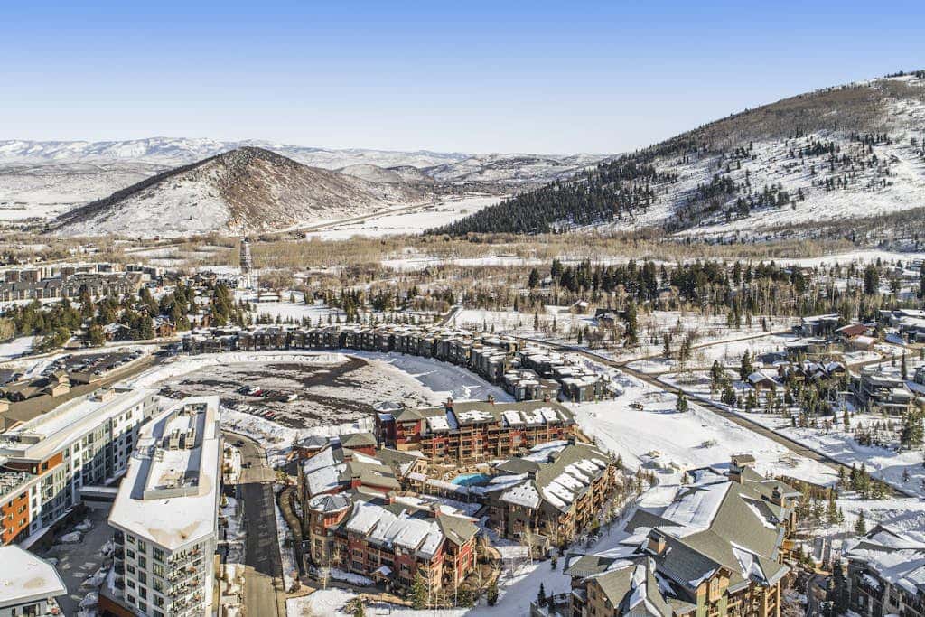 Stunning ski-in/ski-out penthouse w/ shared pool, hot tub, sauna & gym