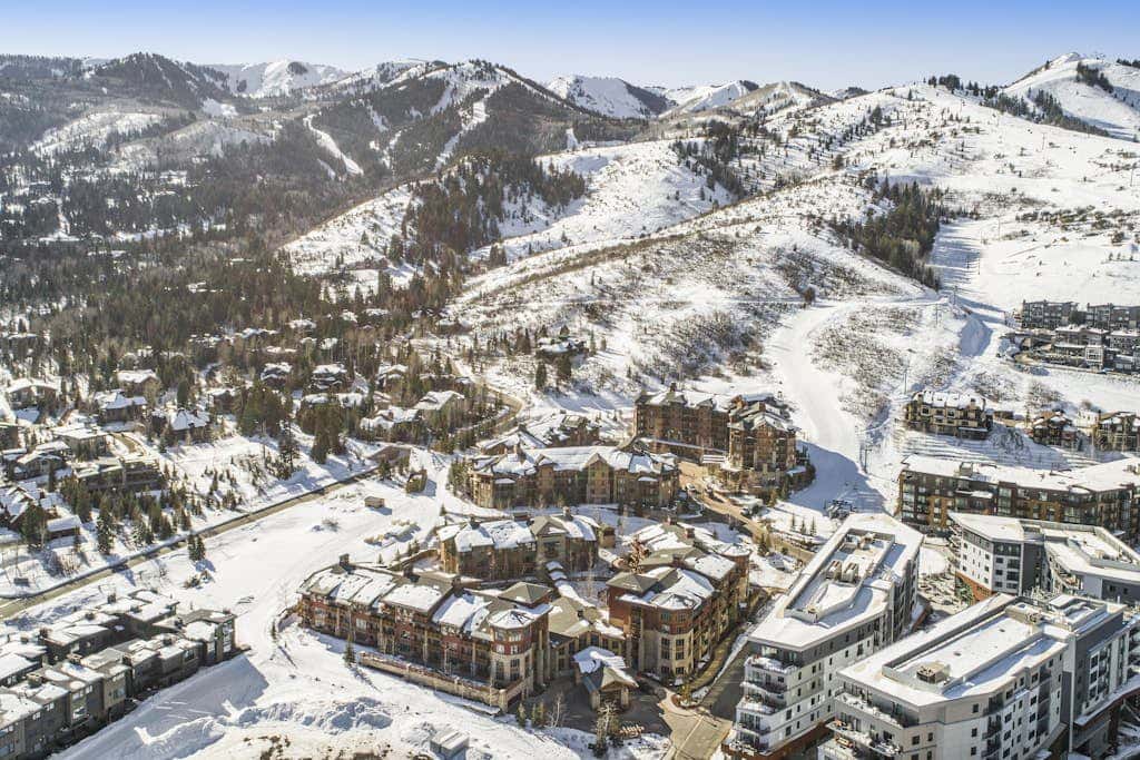 Stunning ski-in/ski-out penthouse w/ shared pool, hot tub, sauna & gym