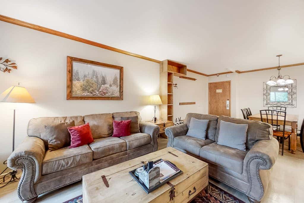 Mountain escape with pool, hot tub & balcony - near town lift & Main St