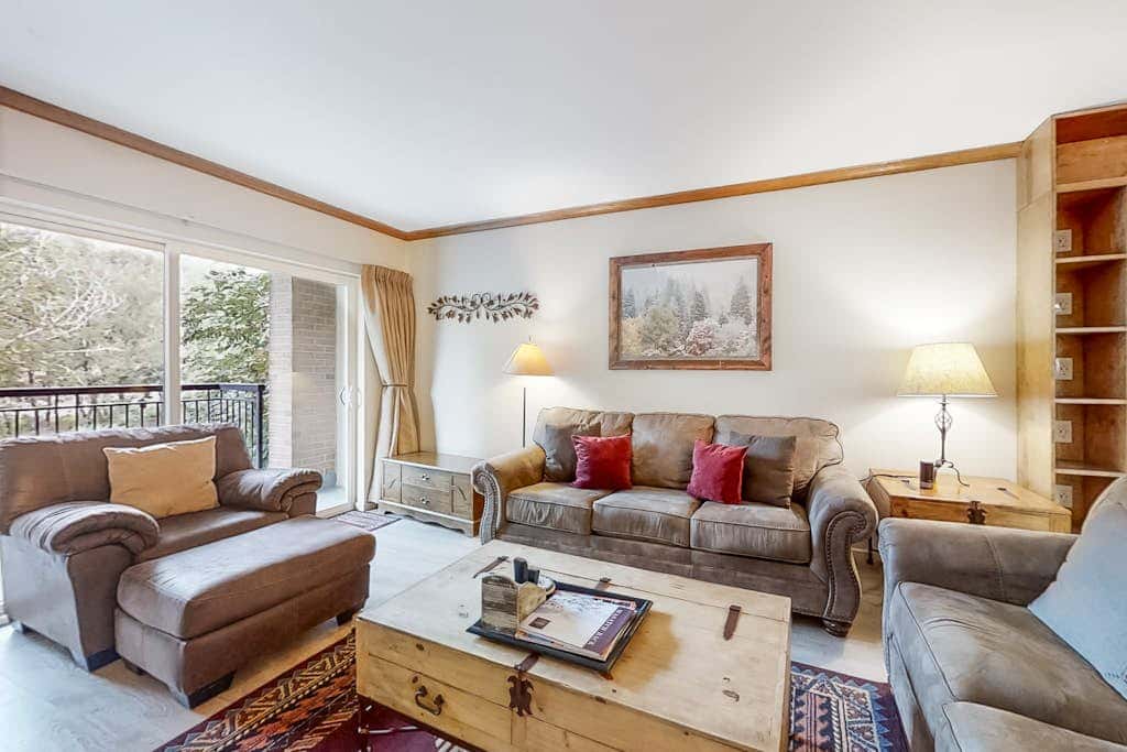 Mountain escape with pool, hot tub & balcony - near town lift & Main St