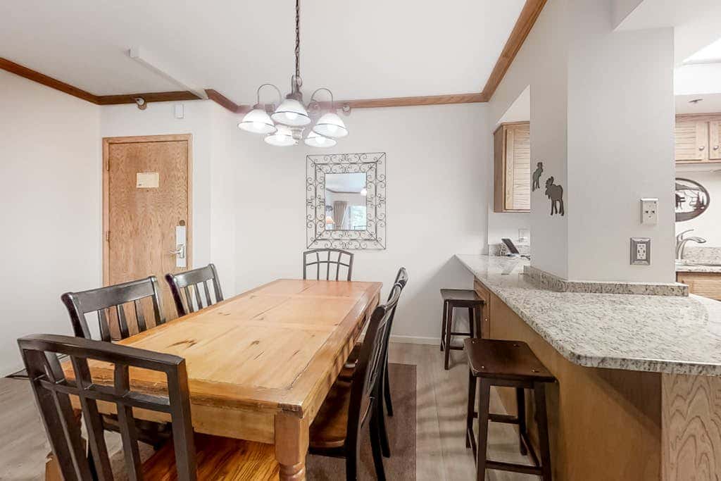 Mountain escape with pool, hot tub & balcony - near town lift & Main St