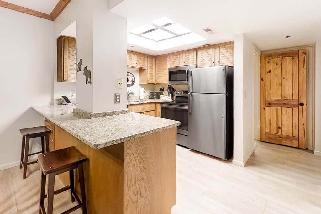 Mountain escape with pool, hot tub & balcony - near town lift & Main St