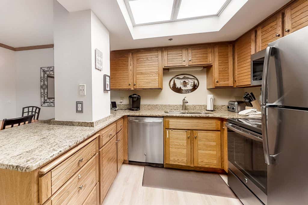 Mountain escape with pool, hot tub & balcony - near town lift & Main St