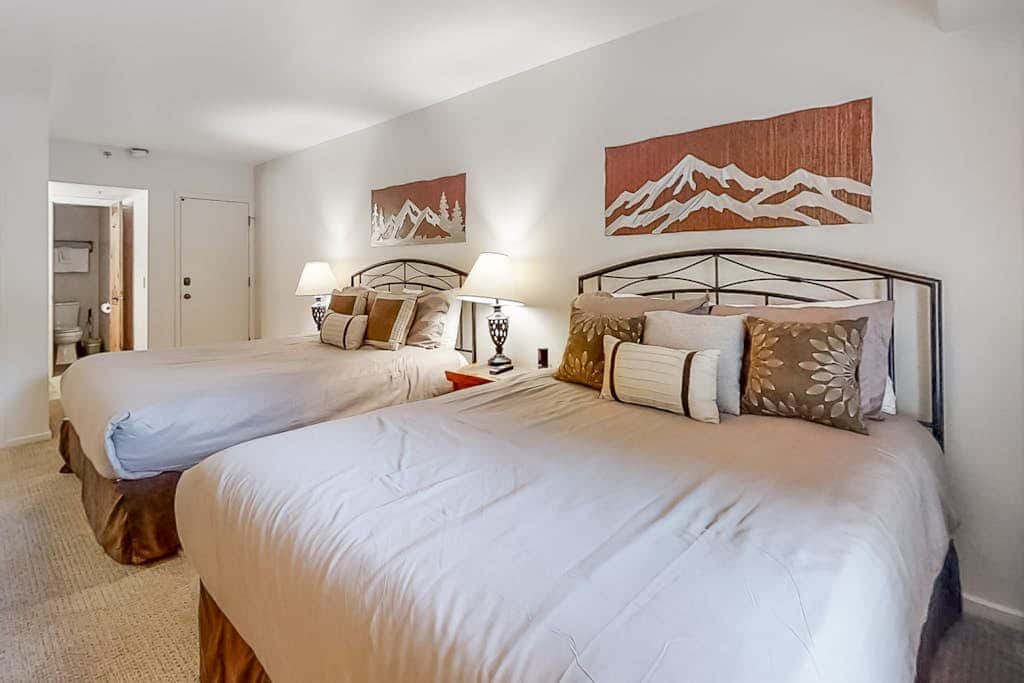 Mountain escape with pool, hot tub & balcony - near town lift & Main St