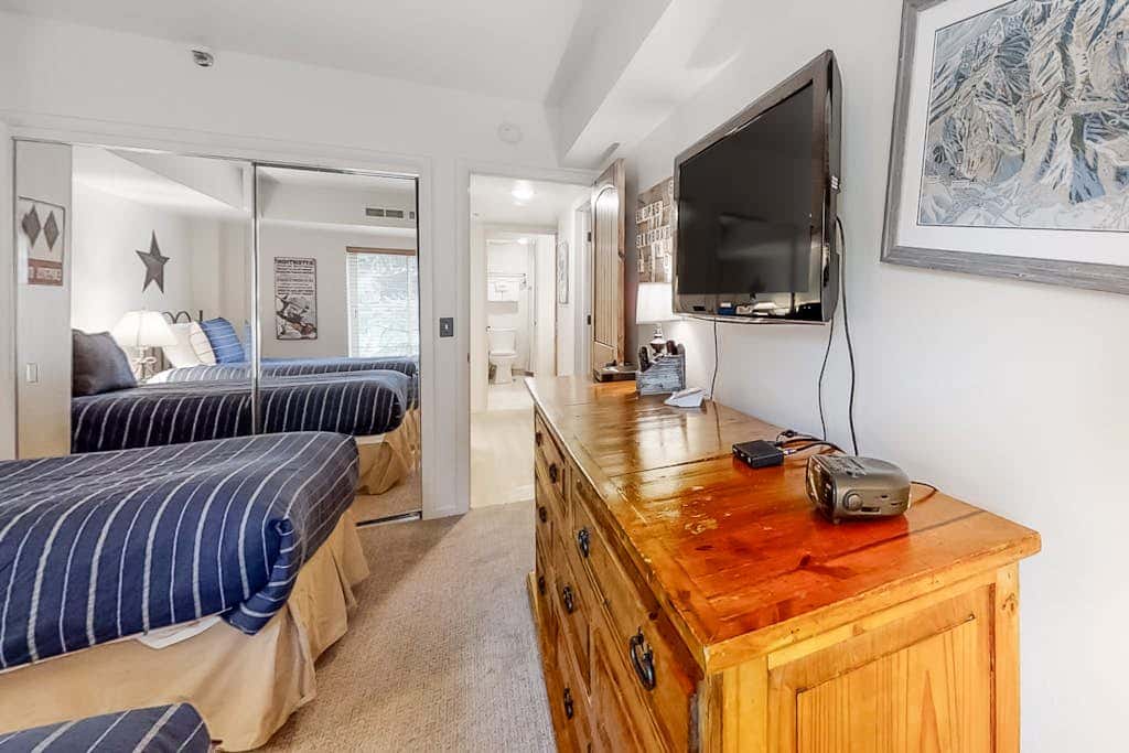 Mountain escape with pool, hot tub & balcony - near town lift & Main St