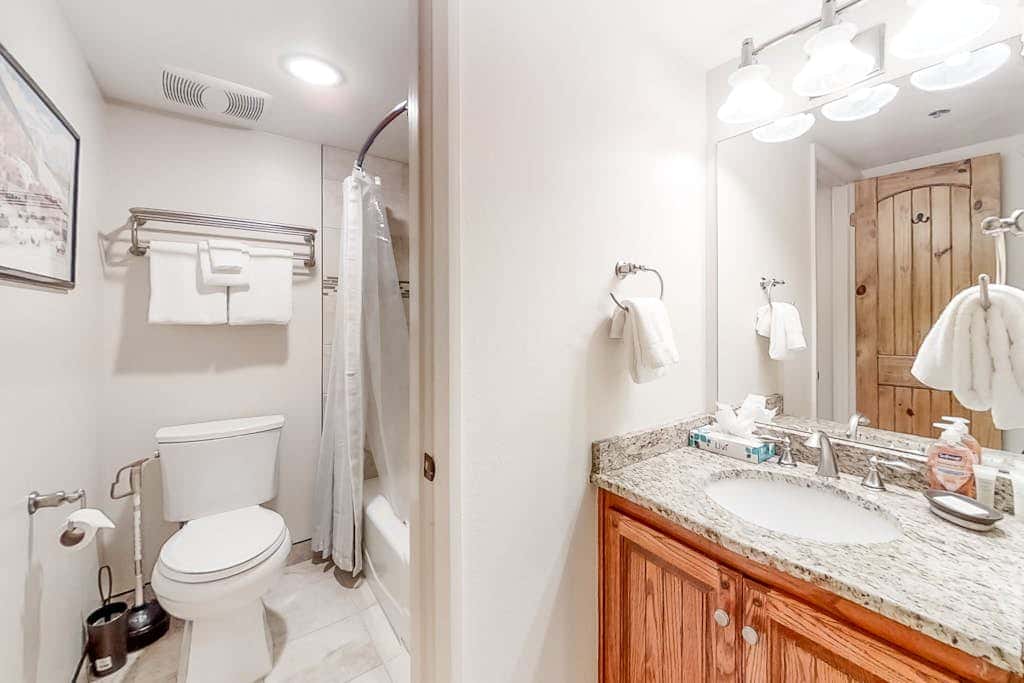 Mountain escape with pool, hot tub & balcony - near town lift & Main St