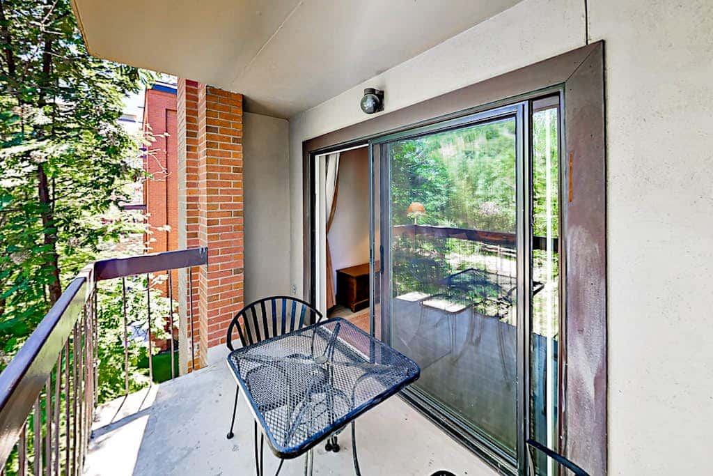 Mountain escape with pool, hot tub & balcony - near town lift & Main St