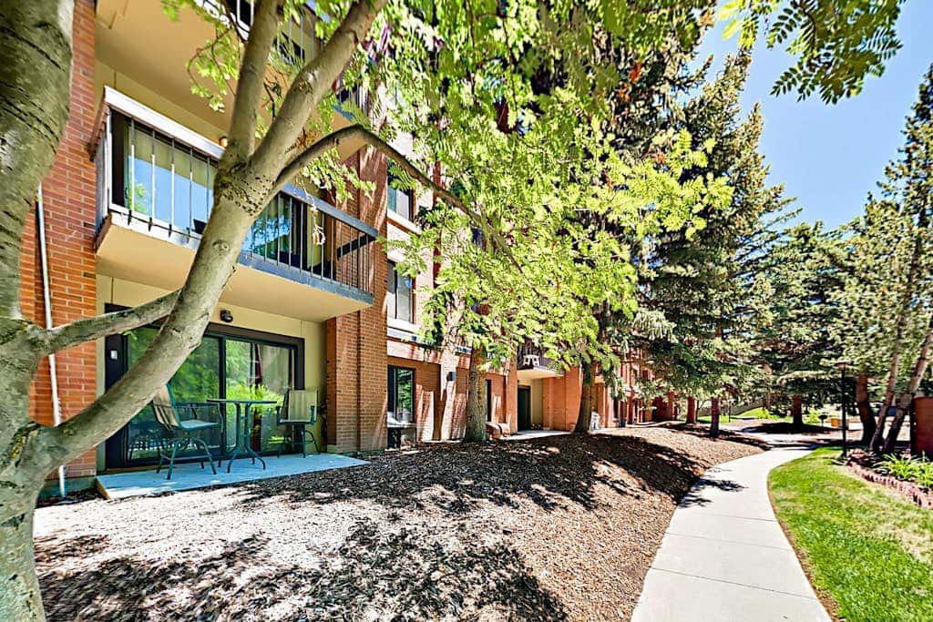 Mountain escape with pool, hot tub & balcony - near town lift & Main St