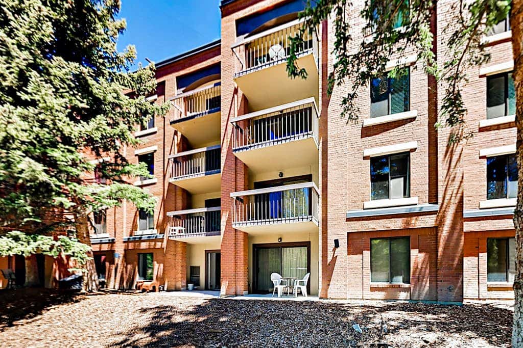 Mountain escape with pool, hot tub & balcony - near town lift & Main St